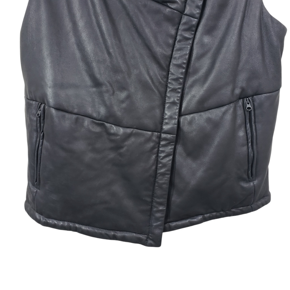 Danier Leather Puffer Vest. Size: XL - Picture 5 of 16